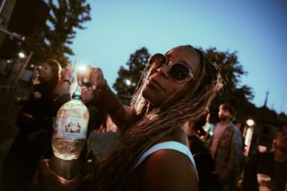 Un festival, ce n’est pas seulement une scène ou des artistes.

C’est vous.

Vos éclats de rire. Vos rencontres. Vos danses jusqu’au dernier morceau. Ces instants qui rendent chaque édition unique.

Merci de faire vivre Basse Culture depuis toutes ces années. On a hâte de vous retrouver les 28 & 29 août au Château de Valangin. 💛

🎟️ La billetterie est ouverte.
Réservez votre place dès maintenant via le lien en bio.

ONE LOVE

📸 Photos par : @evolbeil & @zadkiel.hzjm