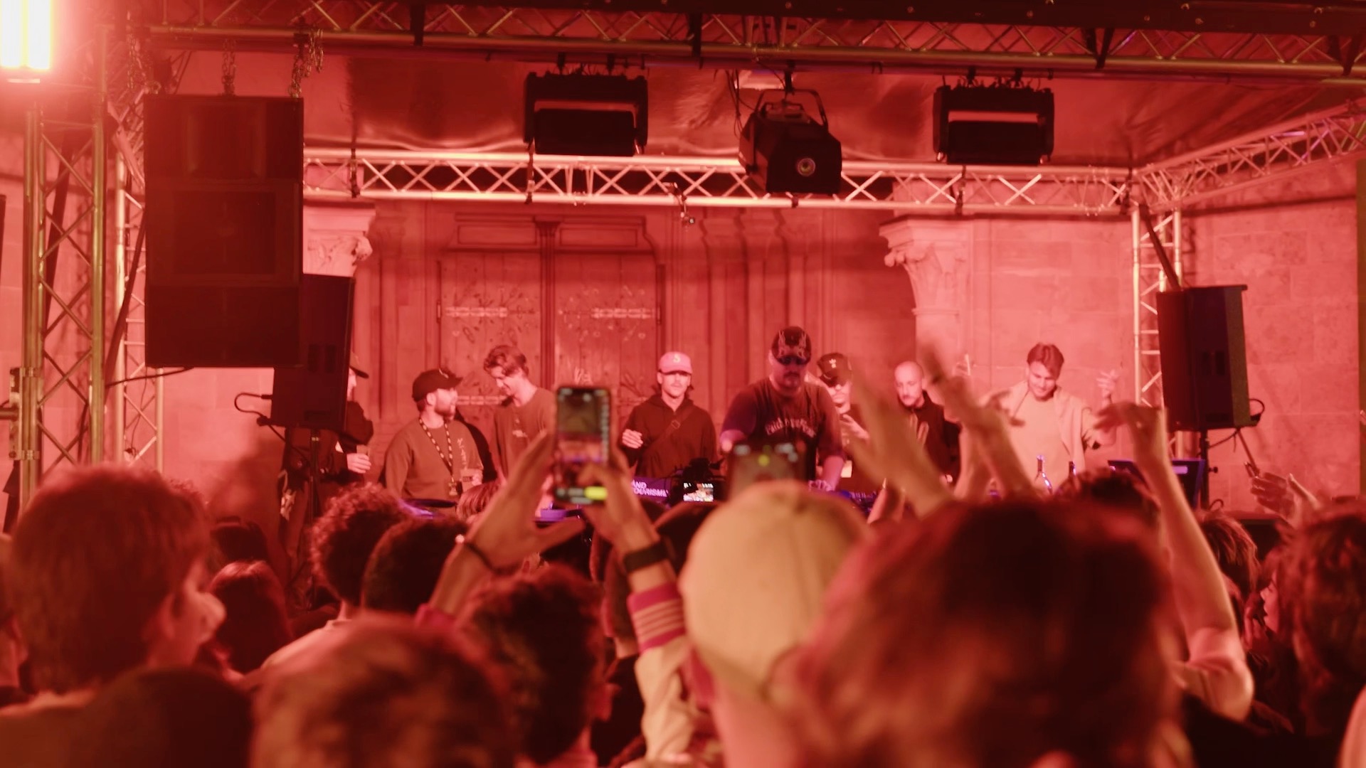 VOUS ÊTES PRÊT·E·X·S ? PARCE QUE NOUS, OUI. 🔊

Dans 2 jours, on remet ça.
De la musique, des copaines, des rencontres, des sourires, beaucoup de danse et cette ambiance qu’on avait beaucoup trop hâte de retrouver. 💛

Une nouvelle étape commence, et  surtout on va la vivre avec vous.

🎟️ La billetterie est toujours ouverte, lien en bio.

ONE LOVE

🎥 @joaoprates__